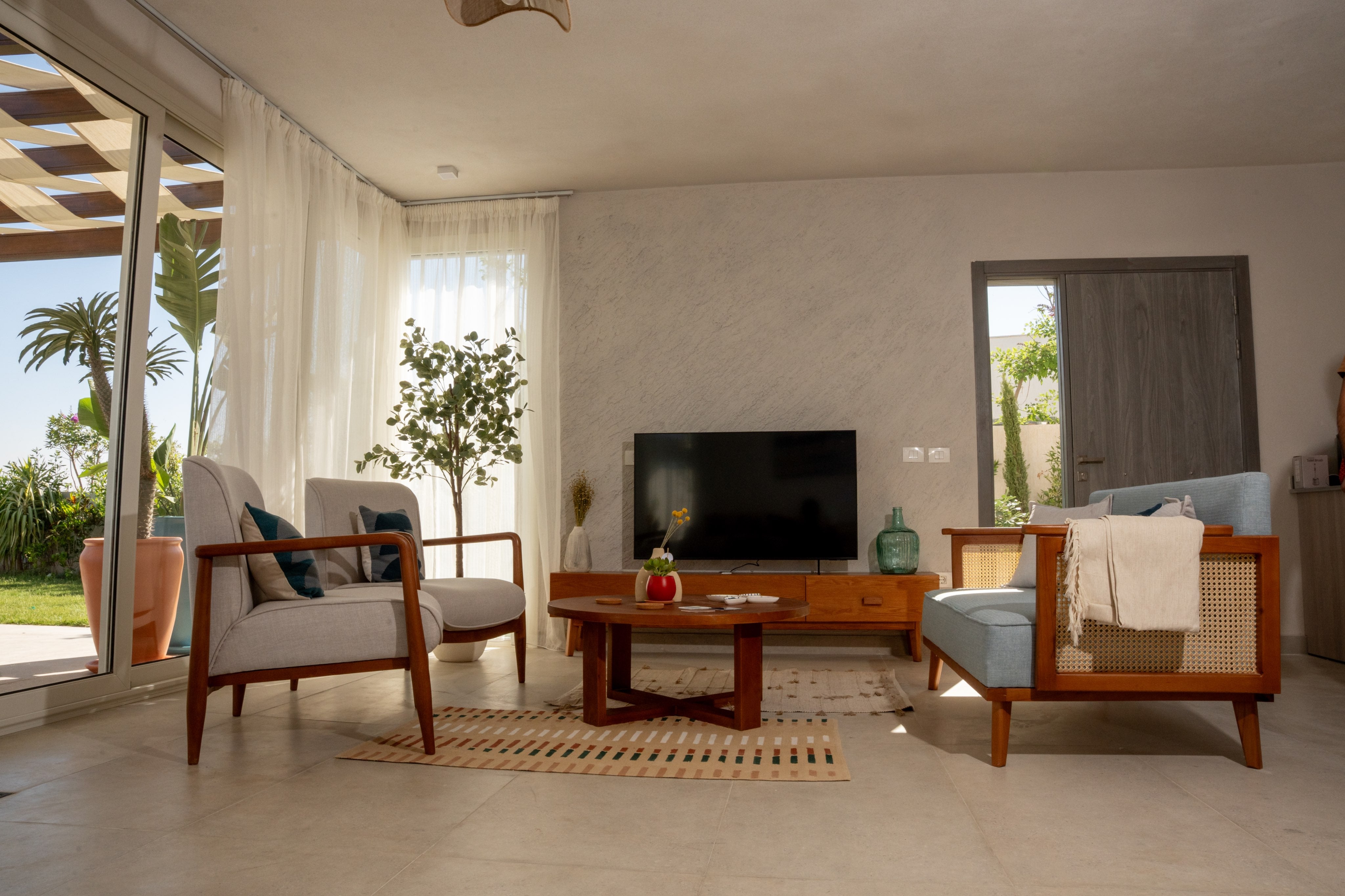 Summer TV Unit